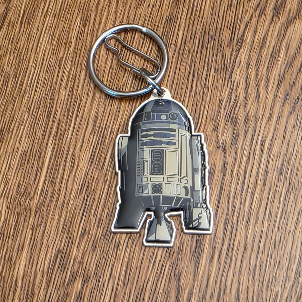 Star Wars R2-D2 Enamel Metal Keychain Plasticolor‎ Lucasfilm Silver Blue 2.25"